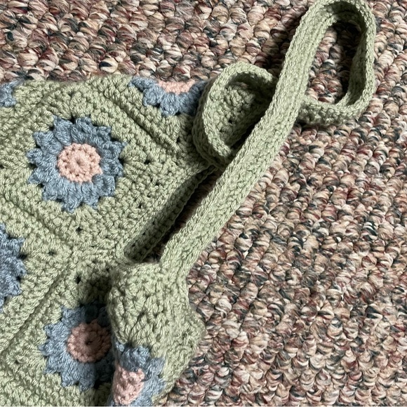 Handmade crochet granny square green small market tote bag - Picture 5 of 5